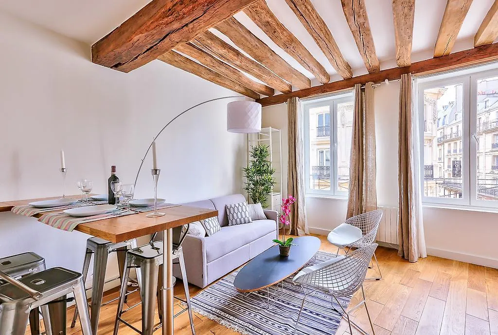Luxury At Notre Dame Apartment *