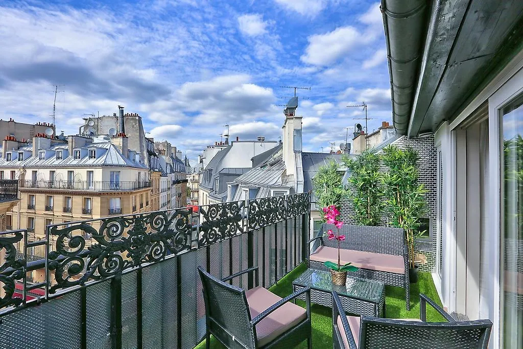 Luxury At Notre Dame Apartment *