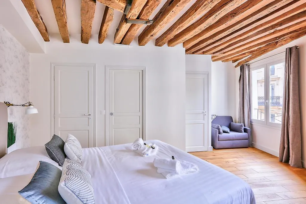 Luxury At Notre Dame Apartment *